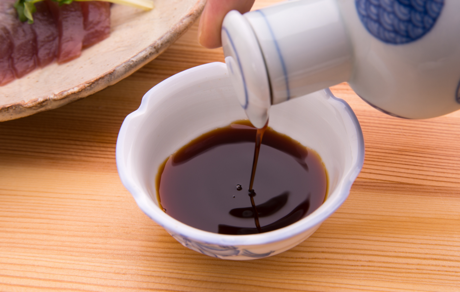 刺身醤油とは？普通の醤油との違い・選び方・おすすめの食べ方を徹底解説 ヤマトの読み物
