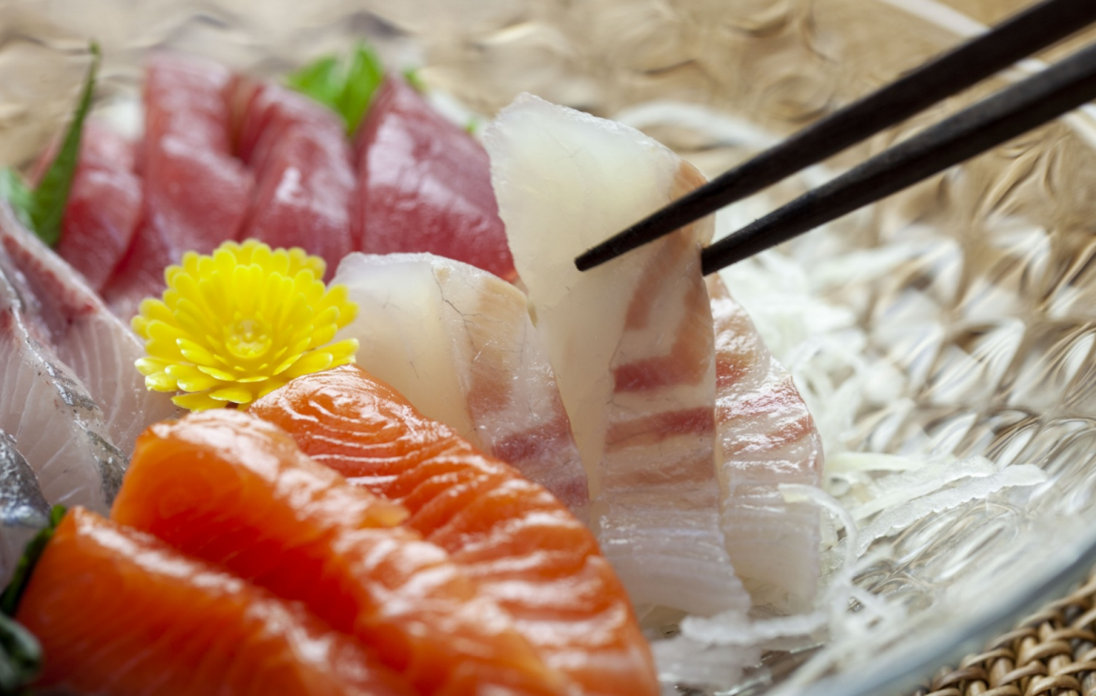 刺身醤油とは？普通の醤油との違い・選び方・おすすめの食べ方を徹底解説 ヤマトの読み物